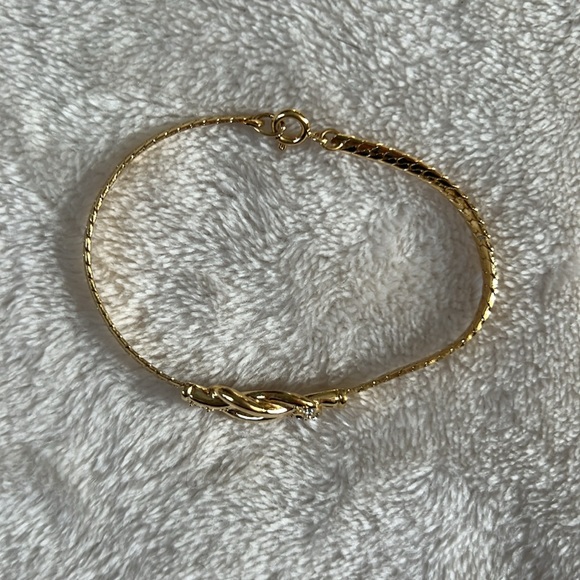 Avon vintage gold tone rhinestone knot bracelet XS - Picture 3 of 5